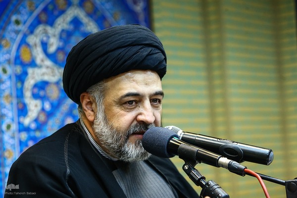 رونمایی از کتاب «شخصیت قرآنی رهبر شهید» در فرهنگسرای قرآن