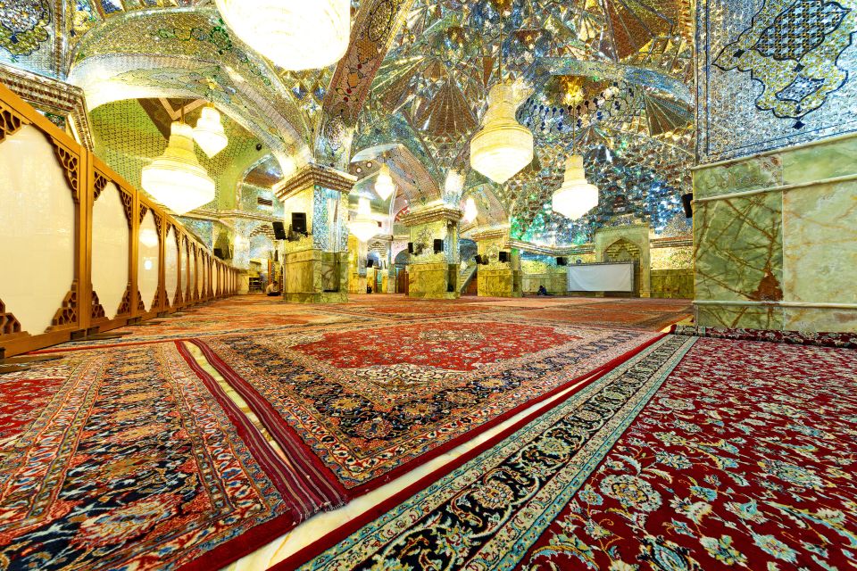 En Iran, une mosquée décorée de millions d'éclats de miroir