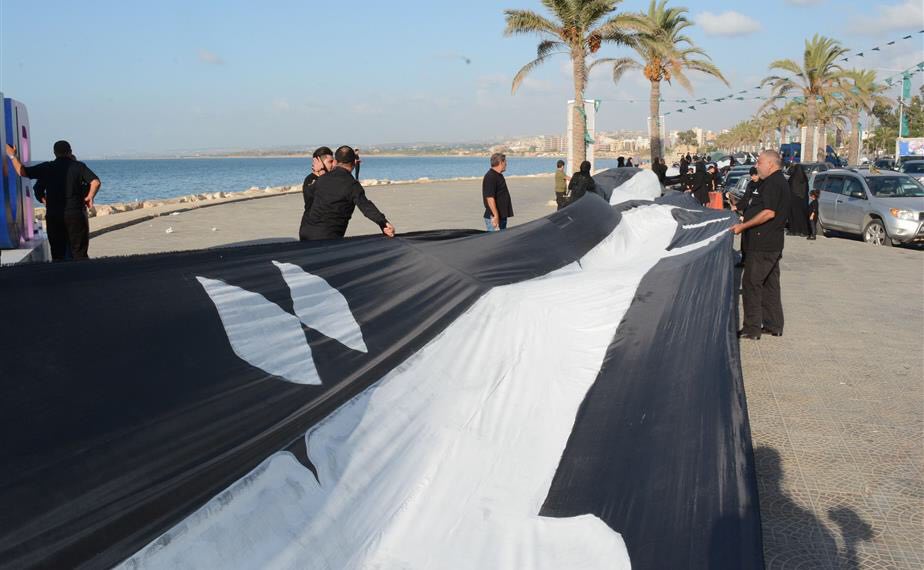 Liban : le plus grand drapeau husseinite du monde à Tyr+photos