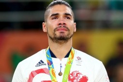 Un gymnaste britannique ridiculise la prière musulmane
