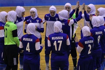 L’équipe féminine russe de futsal adopte le hijab pour un match amical en Iran