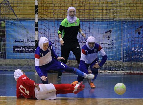 L’équipe féminine russe de futsal adopte le hijab pour un match amical en Iran
