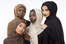 La blogueuse musulmane crée un hijab pour chaque teint de peau