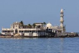 Inde: une importante mosqu&eacute;e r&eacute;autorise l'accès aux femmes