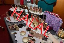 Les cosm&eacute;tiques halal attirent sur les Champs-Elys&eacute;es à Paris