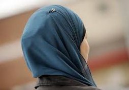 Suisse : une femme voilée licenciée à tort Suisse : une femme voilée licenciée à tort