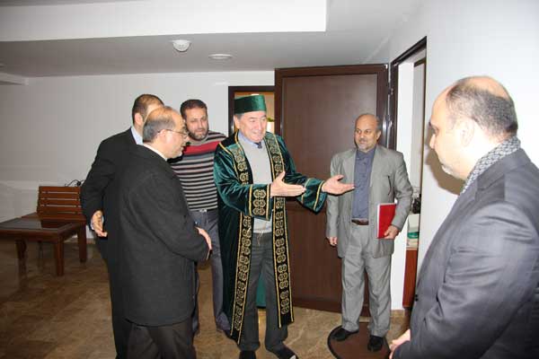 Cadeaux de l’ambassadeur iranien au mufti du Belarus