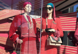 Etats-Unis : Chanel s’affiche en mode hijab sur Rodéo Drive Etats-Unis : Chanel s’affiche en mode hijab sur Rodéo Drive