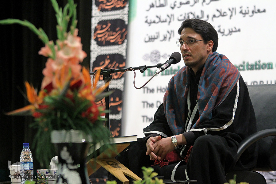 Réunions coraniques près du mausolée de l’Imam Reza (as)