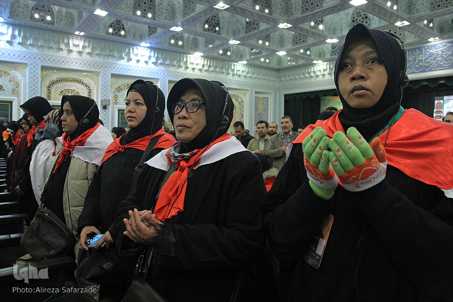 Réunions coraniques près du mausolée de l’Imam Reza (as)