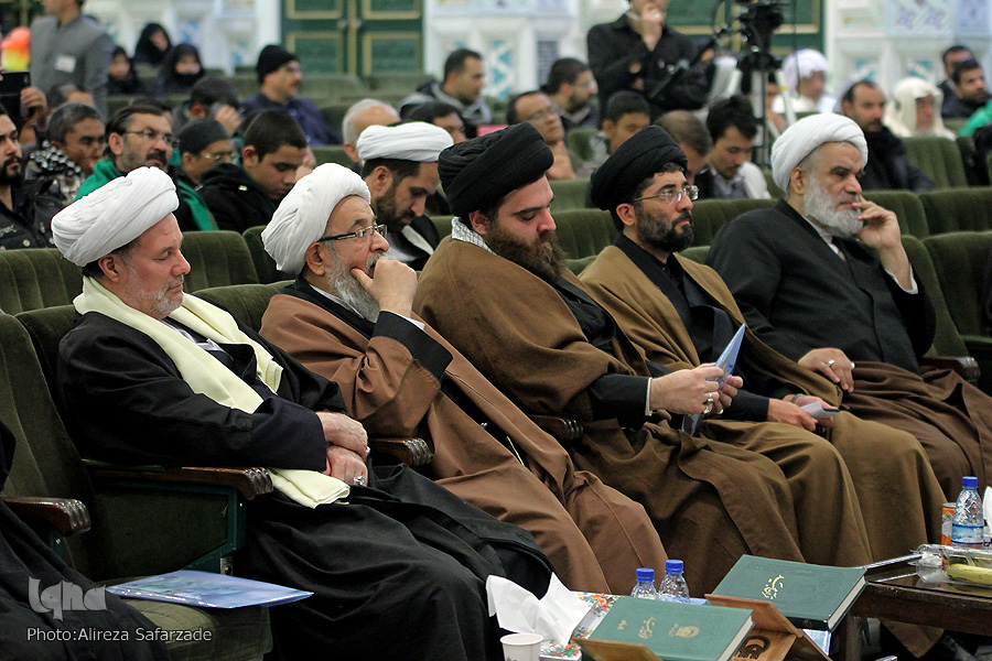 Réunions coraniques près du mausolée de l’Imam Reza (as)