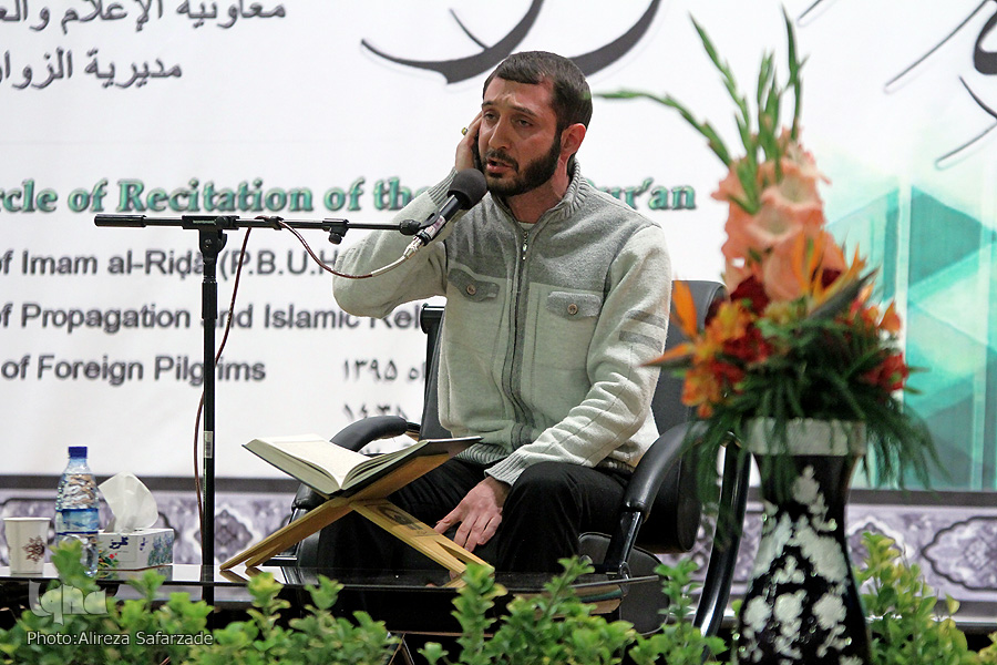 Réunions coraniques près du mausolée de l’Imam Reza (as)