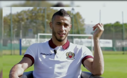 « Un footballeur musulman qui prie 