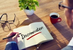 Discrimination à l’embauche : les candidats d’origine maghrébine rejetés par 30% des entreprises Discrimination à l’embauche : les candidats d’origine maghrébine rejetés par 30% des entreprises