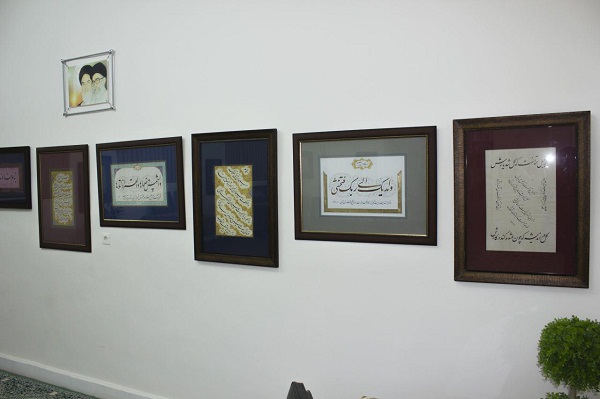 Exposition de tableaux de calligraphie coranique à Naïn