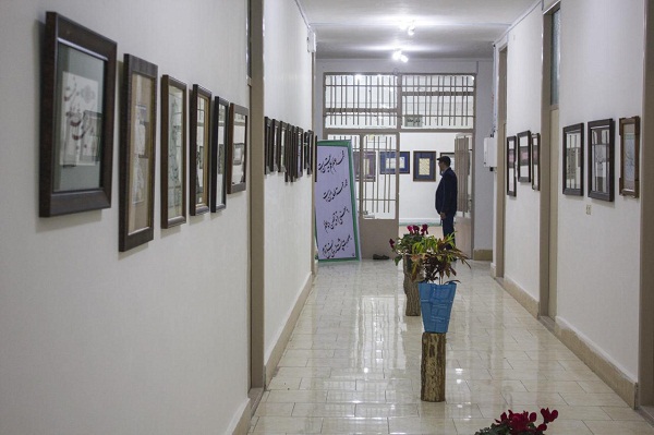 Exposition de tableaux de calligraphie coranique à Naïn