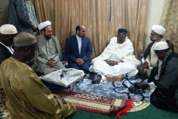 Cadeau de la confr&eacute;rie Tijaniyya du Burkina-Faso au Guide de la r&eacute;volution islamique d’Iran+photos