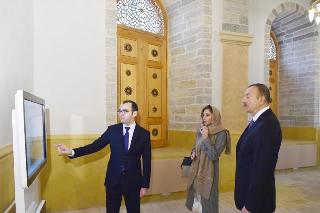 Exposition coranique à la mosquée de Bakou