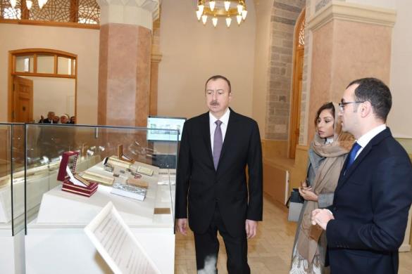 Exposition coranique à la mosquée de Bakou
