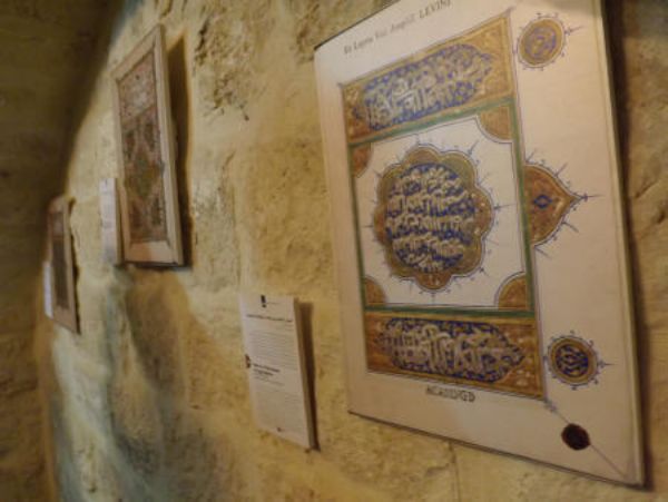 La calligraphie doit son caractère sacr&eacute; au Coran