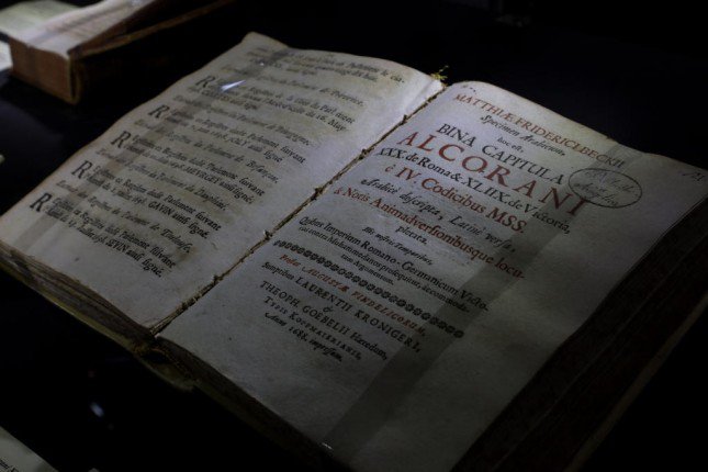 Un manuscrit d’une traduction du Coran à l’exposition d’Abu-Dhabi