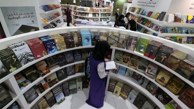 Un manuscrit d’une traduction du Coran à l’exposition d’Abu-Dhabi