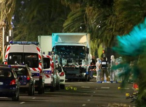 Scènes de l'attentat terroriste par un camion à Nice en France