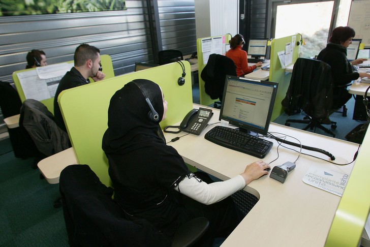 Loi travail : la neutralit&eacute; religieuse dans l’entreprise est-elle constitutionnelle ?