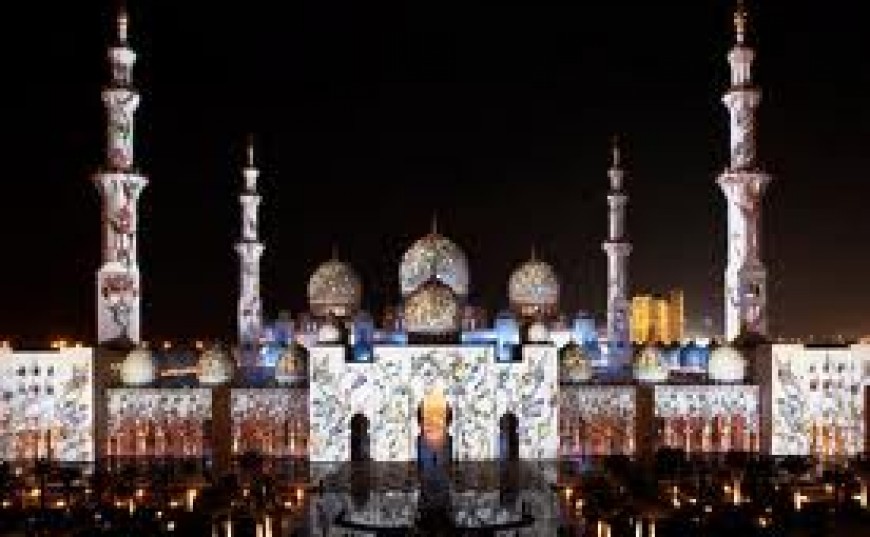 EAU : spectacle son et lumière à la mosqu&eacute;e Sheikh Zayed (vid&eacute;o)