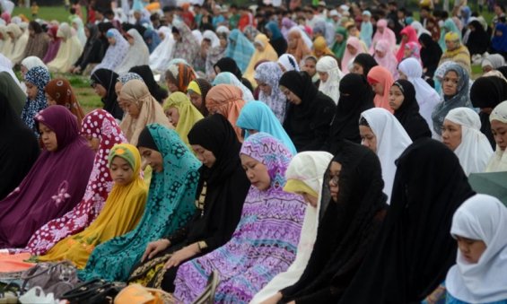 Les musulmanes indiennes r&eacute;unies pour la première fois à la c&eacute;lèbre mosqu&eacute;e Eidgah Aishbagh
