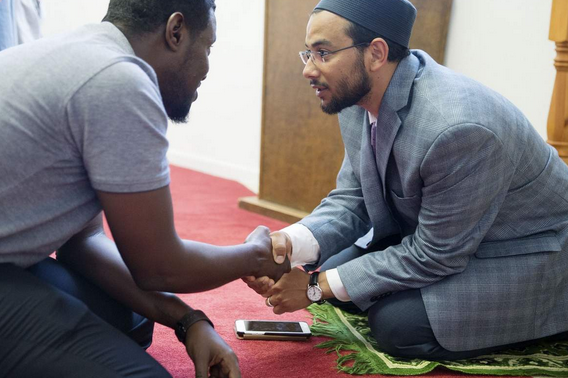 Un imam qui veut changer les idées des non musulmans sur l’islam