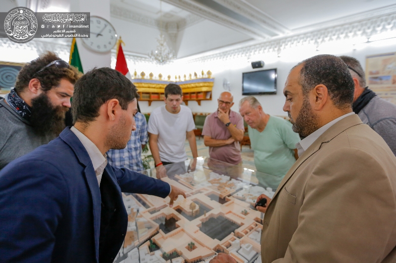 Les touristes étrangers au saint sanctuaire de l’imam Ali (as)