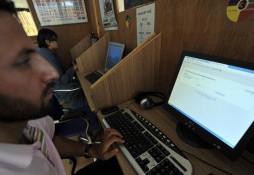 Pakistan : des cours de Coran par Internet Pakistan : des cours de Coran par Internet