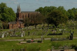 Un lieu d’enterrement des Corans abimés dans un cimetière de Birmingham Un lieu d’enterrement des Corans abimés dans un cimetière de Birmingham
