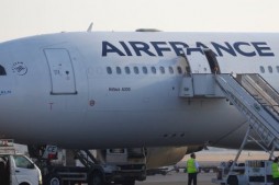 D&eacute;cret Trump: Air France a refus&eacute; d'embarquer 15 personnes vers les Etats-Unis