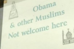 La pancarte « Obama et les autres musulmans ne sont pas les bienvenus ici » fait scandale