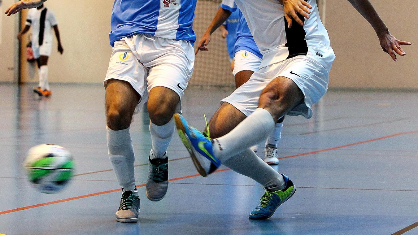 France: les mosqu&eacute;es se r&eacute;unissent autour du ballon