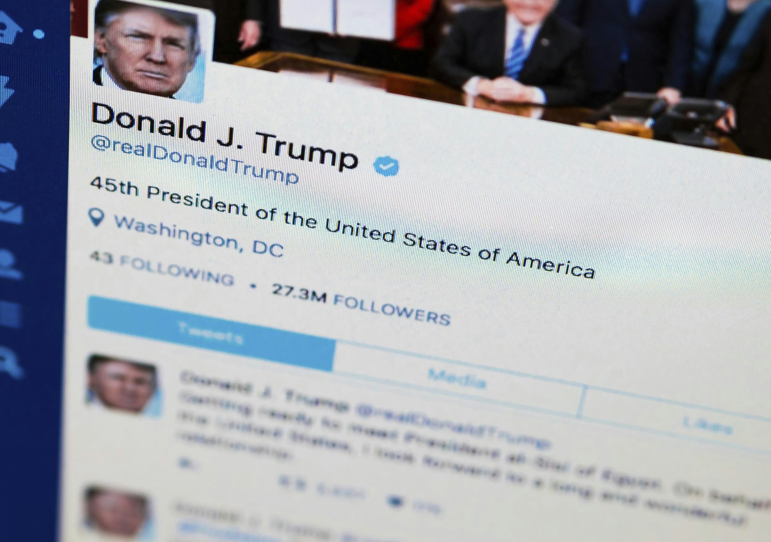 Un salari&eacute; de Twitter d&eacute;sactive le compte de Trump