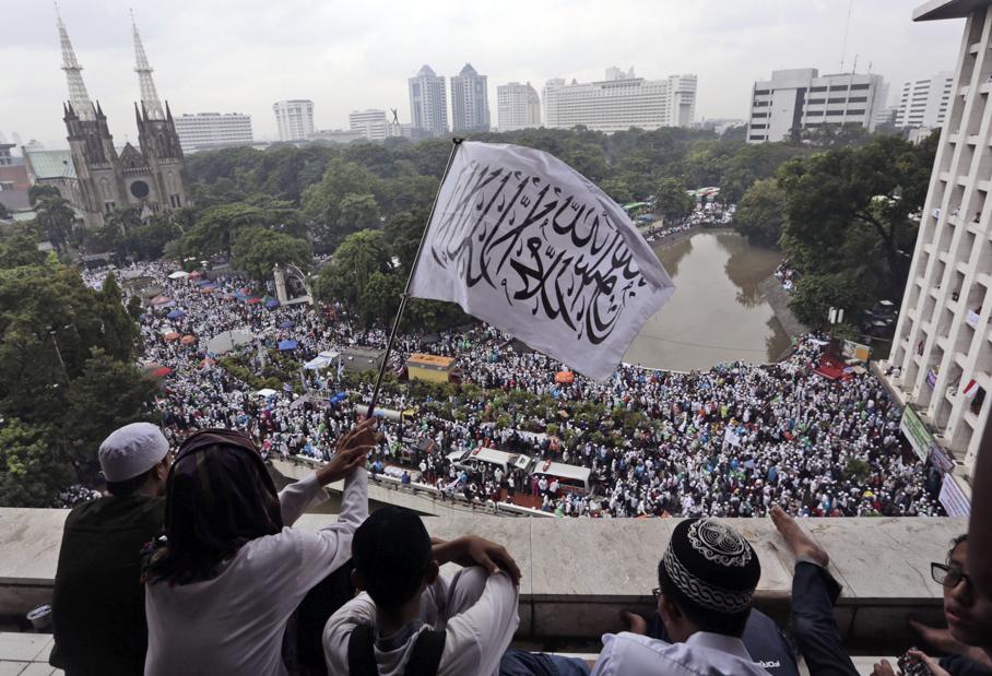 Prière des habitants de Jakarta pour l'&eacute;lection d'un gouverneur musulman