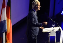 Wilders propose d'interdire le Coran et les mosquées Wilders propose d'interdire le Coran et les mosquées