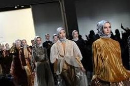 Une indon&eacute;sienne cr&eacute;e sa marque de hijab