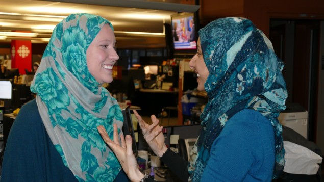 Journ&eacute;e mondiale du hijab : les femmes non-musulmanes font preuve de solidarit&eacute;