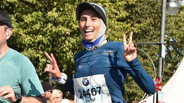 Une musulmane voil&eacute;e court le marathon pour soutenir les r&eacute;fugi&eacute;s