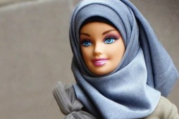 Une poupée avec hijab sur le marché américain Une poupée avec hijab sur le marché américain