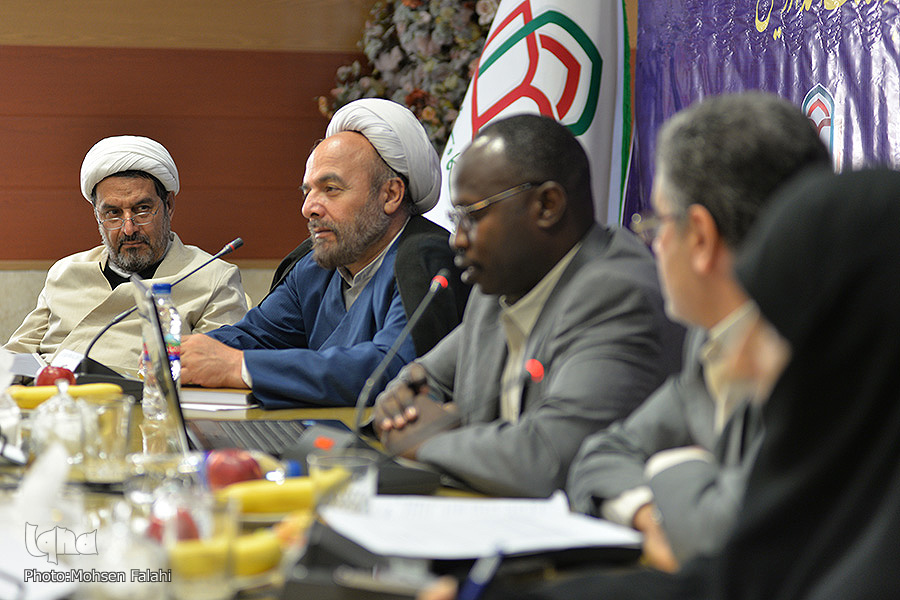 R&eacute;union sur les dimensions mondiales du Coran et de la jurisprudence islamique