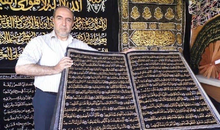 Accueil favori au plus grand Coran brod&eacute; d’or à Istanbul