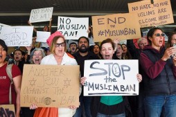 La justice am&eacute;ricaine se prononce sur les d&eacute;crets migratoires de Trump