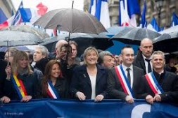 France : manifestation anti-islam en pr&eacute;sence de Le Pen