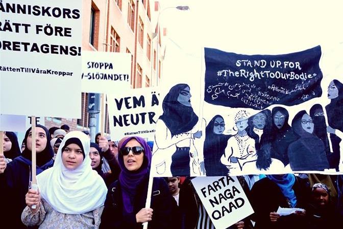 Manifestation des ouvrières musulmanes contre l’interdiction du voile en Suède