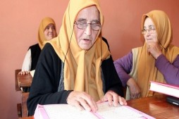 Apprentissage du Saint Coran à 83 ans